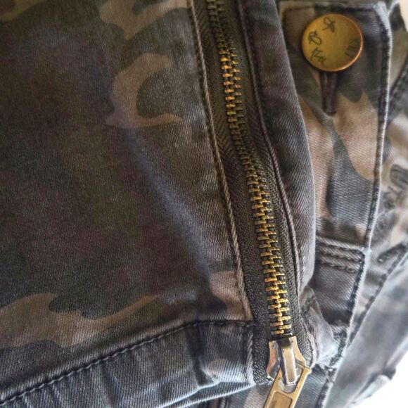 Kut from the Kloth Camouflage Skinny Pants - Picture 11 of 11